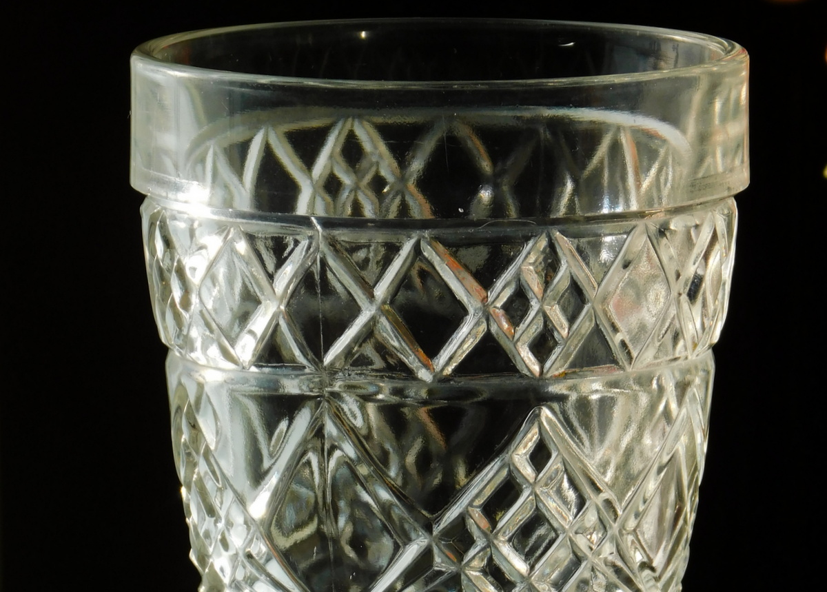 Big top glass goblet pattern detail