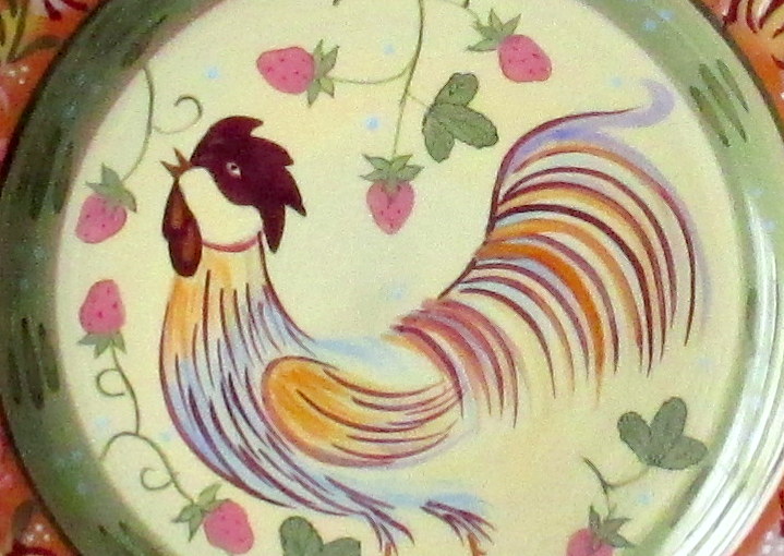 Rooster dinner plate detail